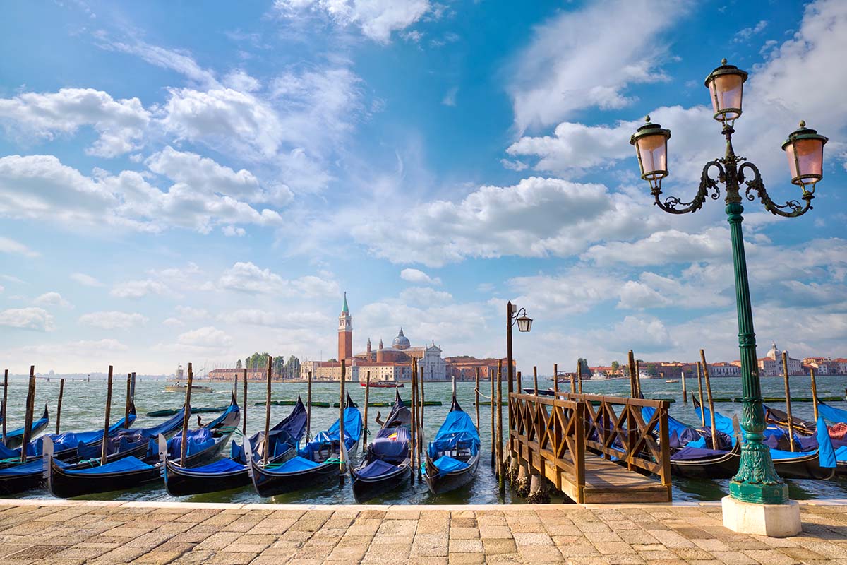 gondolas-in-venice-2021-08-26-16-02-26-utc.jpg