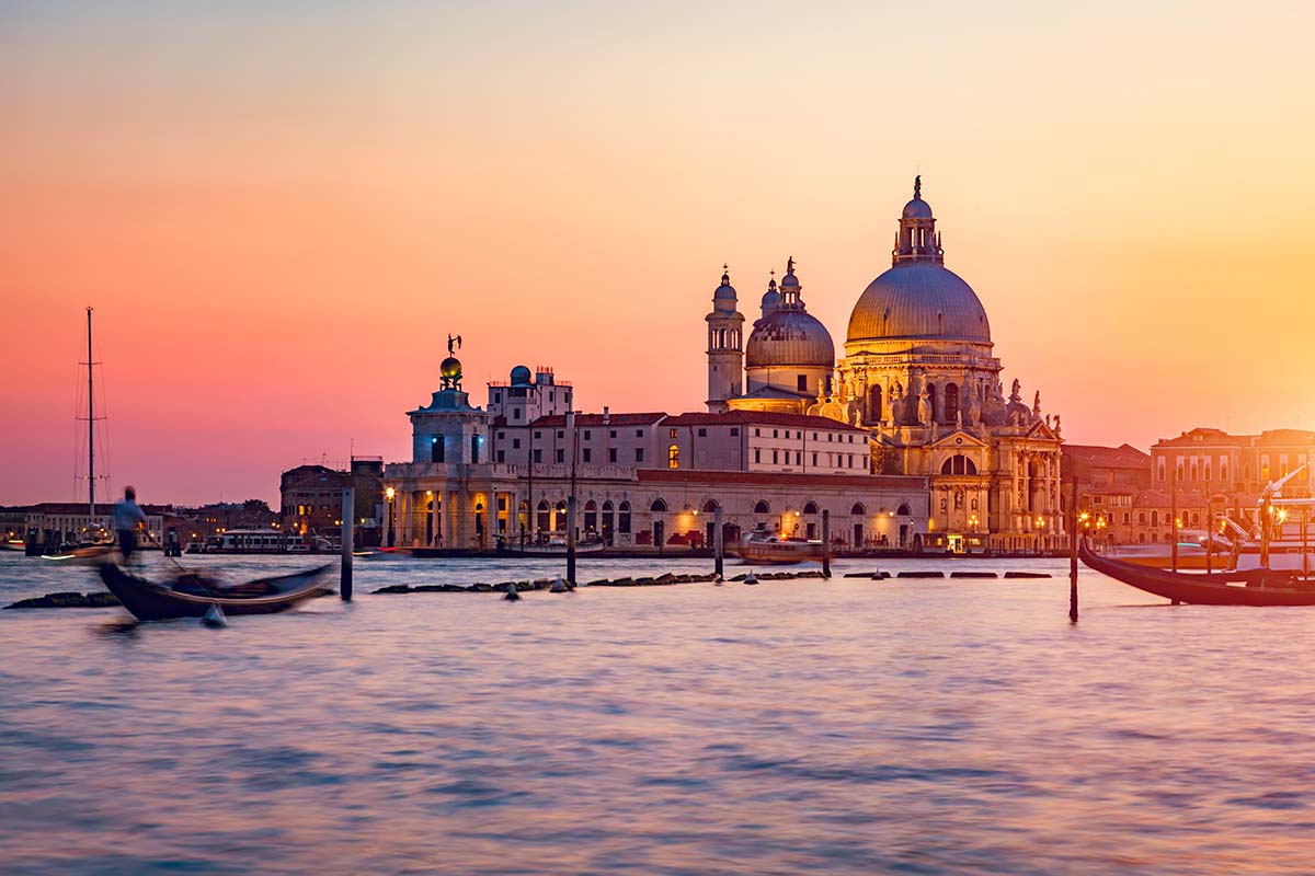 venice-italy-at-sunset-2021-08-26-22-41-26-utc.jpg