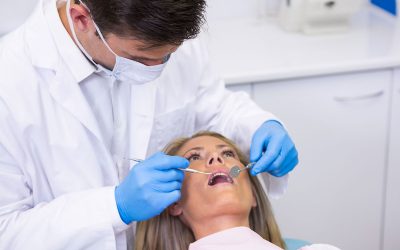 Divide et impera: estrazione minimamente invasiva del primo molare  superiore e preparazione ultrasonica  del sito implantare immediato